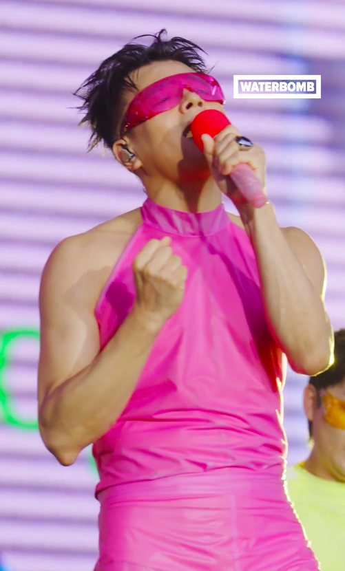 Chủ tịch J.Y.Park tỏa sáng tại lễ hội WATERBOMB, thể hiện giọng hát live đẳng cấp khiến khán giả phát cuồng- Ảnh 3.