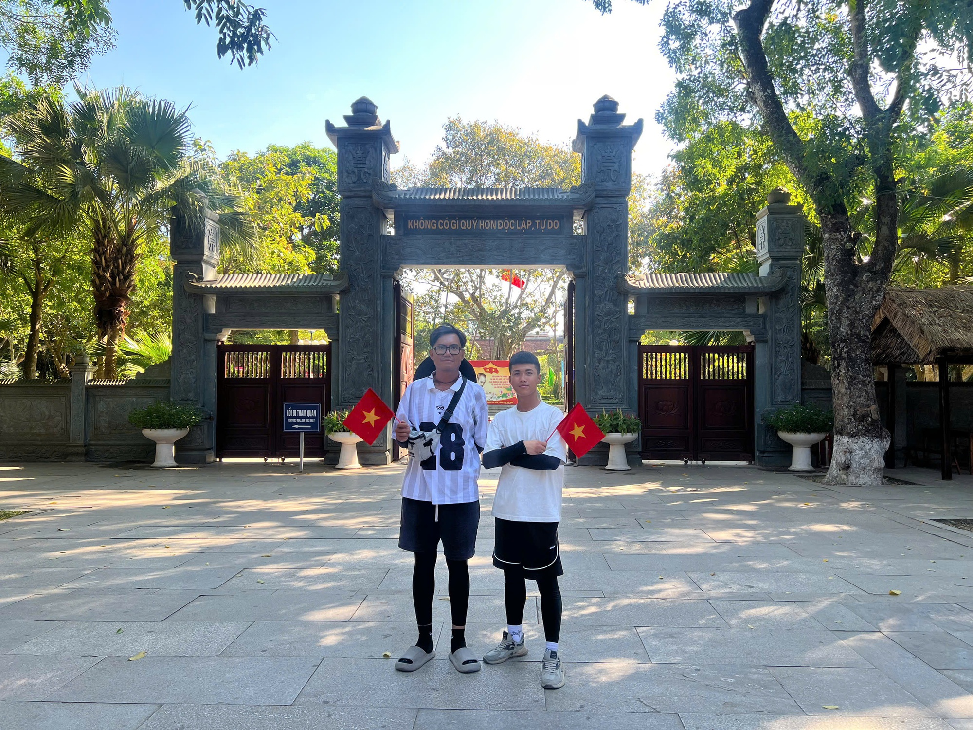 Hành trình đến Hà Nội của hai chàng trai