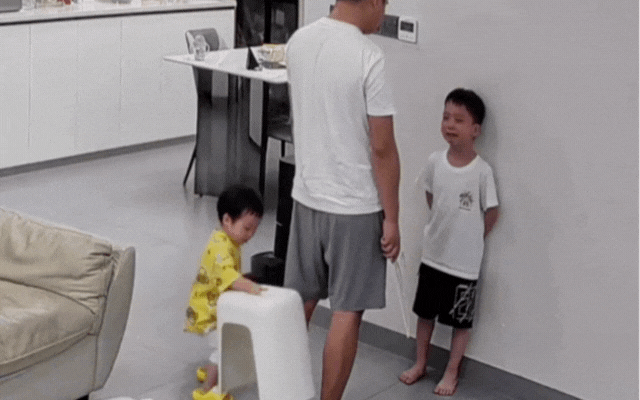 Cô bé 3 tuổi biến khoảnh khắc căng thẳng thành tiếng cười - Ảnh 1.