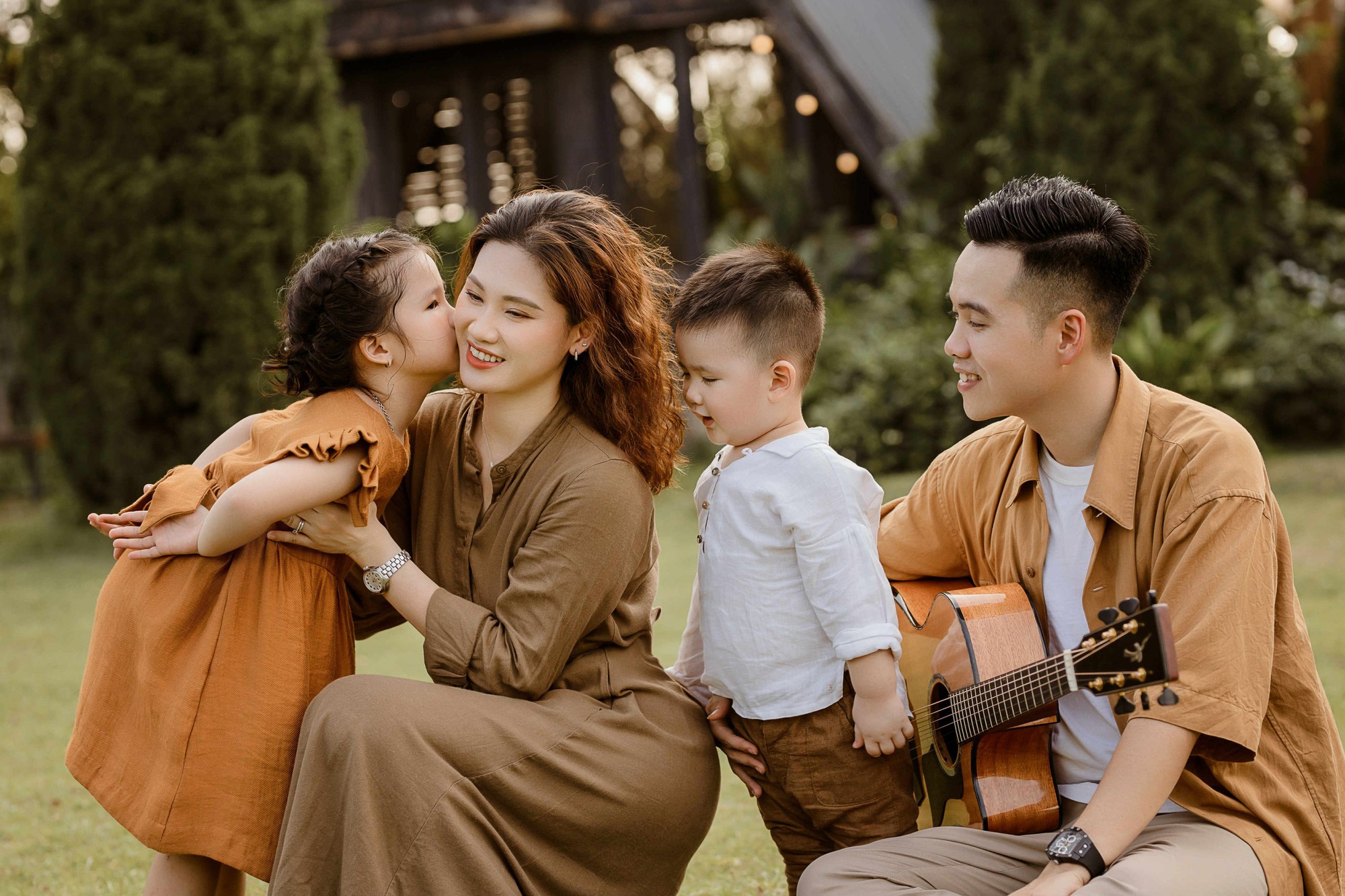 Câu chuyện gia đình hạnh phúc của cặp đôi bác sĩ trên mạng xã hội - Ảnh 2.