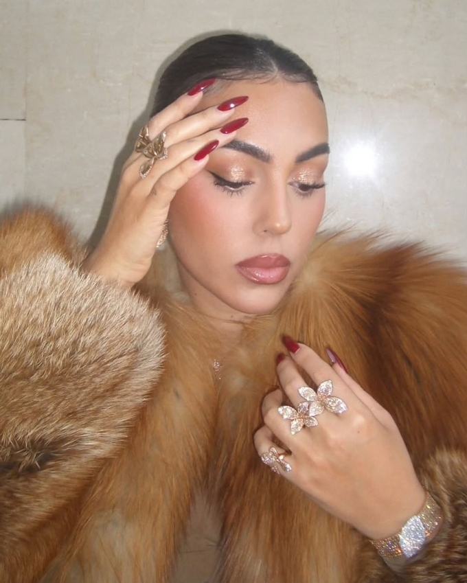 Georgina Rodriguez đeo bộ nhẫn đắt đỏ