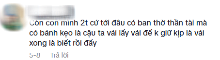 Cô giáo bày hoa quả, hai bé nhỏ xuất hiện và tạo nên tình huống dở khóc dở cười - Ảnh 2.