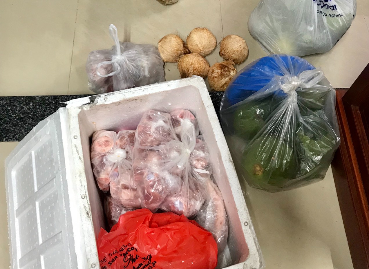 Nỗi Lo Lắng Khi Nhận Thùng Đồ Ăn Từ Mẹ Chồng - Ảnh minh họa