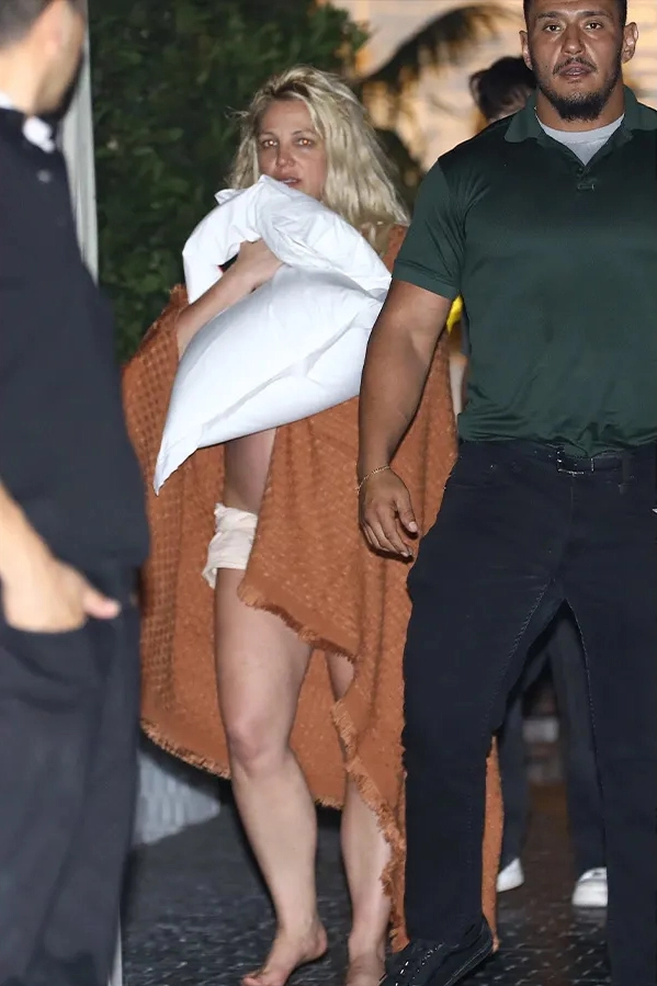 Britney-Spears- nghi-van-xo-xat-voi-ban-trai-2