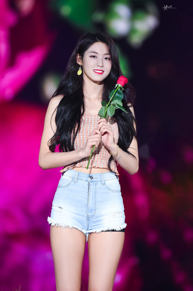 Nữ thần sắc đẹp Seolhyun: Từ đỉnh cao đến vực thẳm - Ảnh 1.