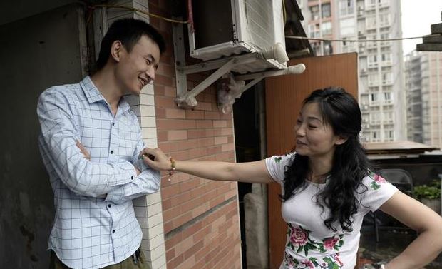 Chuyện tình kỳ lạ: Chàng trai 23 tuổi yêu mẹ đơn thân 46 tuổi, bố mẹ khóc ngất - Ảnh 4.
