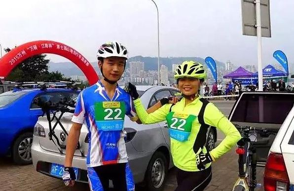 Chuyện tình kỳ lạ: Chàng trai 23 tuổi yêu mẹ đơn thân 46 tuổi, bố mẹ khóc ngất - Ảnh 1.