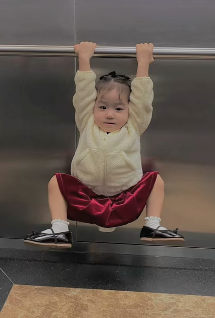 Bé Bún - cô công chúa nhỏ xinh đẹp và nghịch ngợm - Ảnh 4.
