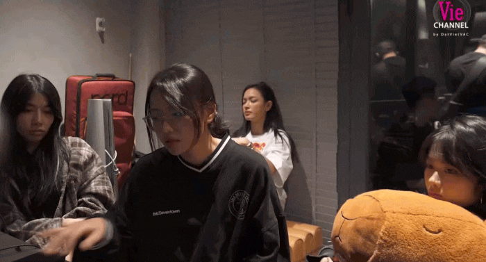 Mâu thuẫn trong nhóm