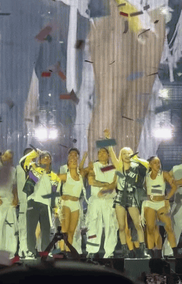 Rosé và Bruno Mars trên sân khấu