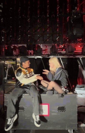 Rosé và Bruno Mars vui vẻ ở hậu trường