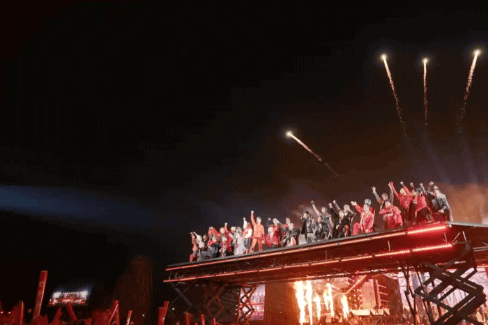 Người hâm mộ mệt mỏi, vé concert của thần tượng khó bán hết - Ảnh 8.