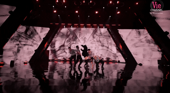 Bích Phương sexy dance