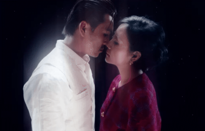 Hình ảnh trong MV Ướt Lòng