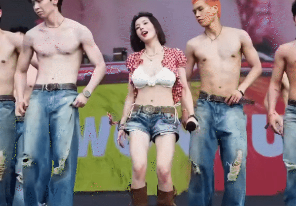 Vũ đạo táo bạo của Kwon Eunbi