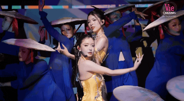 Sân khấu huyền ảo