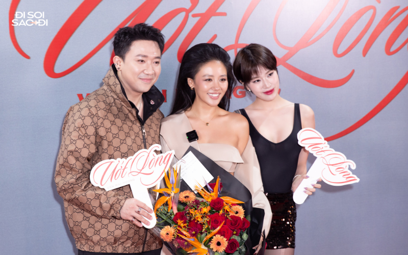 Thảm Đỏ Rực Rỡ: Dàn Em Xinh - Chị Đẹp Tỏa Sáng, Hòa Minzy Chiếm Trọn Spotlight - Ảnh 1.