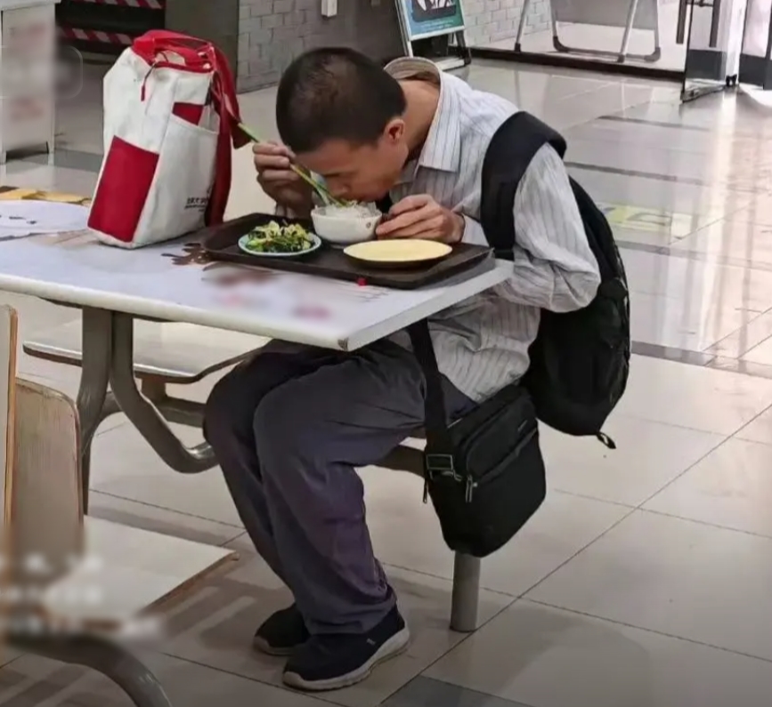 3 Đồ Vật Không Thể Thiếu Của Thiên Tài Toán Học: Những Điều Đơn Giản Nhưng Đầy Ý Nghĩa - Ảnh 11.