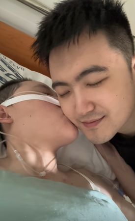 Nữ blogger nổi tiếng qua đời sau gần 1 năm chống chọi với ung thư - Ảnh 1.