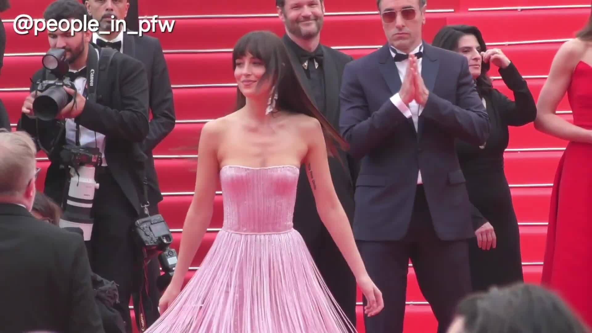 Dakota Johnson ở Cannes 2025