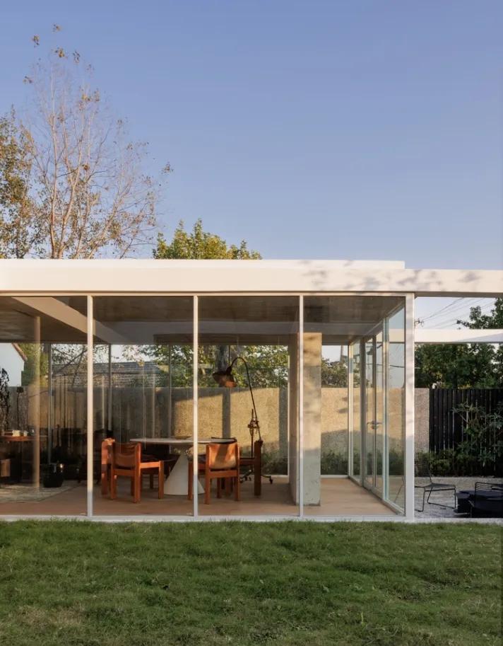 Người đàn ông chi 6 tỷ đồng xây biệt thự kính 220m2 để nghỉ hưu ở tuổi 49 gây ấn tượng mạnh - Ảnh 6.