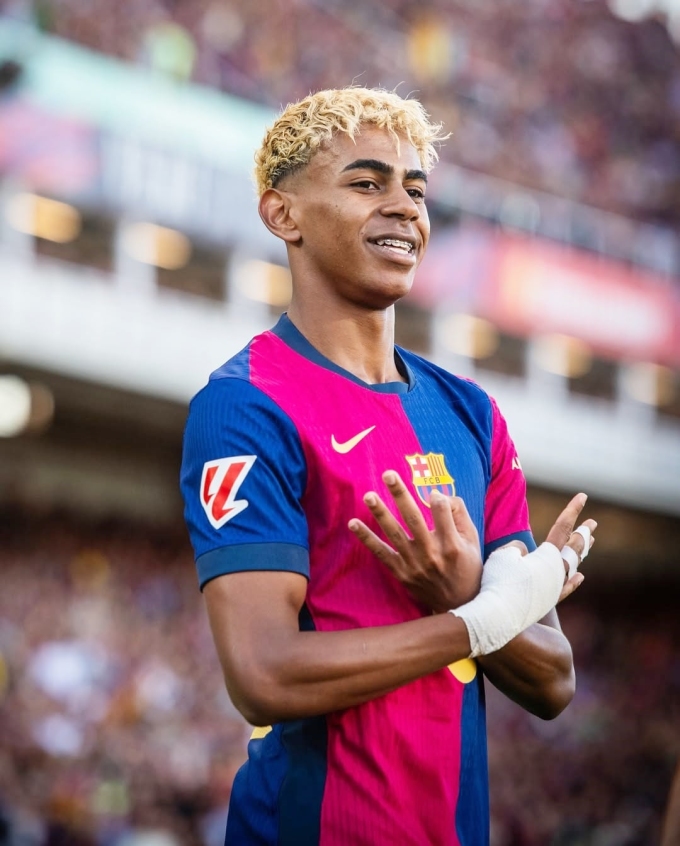 Lamine Yamal được mệnh danh thần đồng bóng đá Tây Ban Nha. Ảnh: Barca