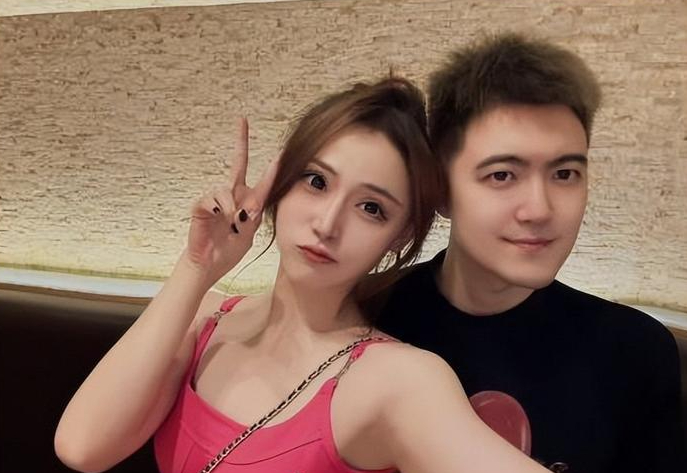 Nữ blogger nổi tiếng qua đời sau gần 1 năm chống chọi với ung thư - Ảnh 3.