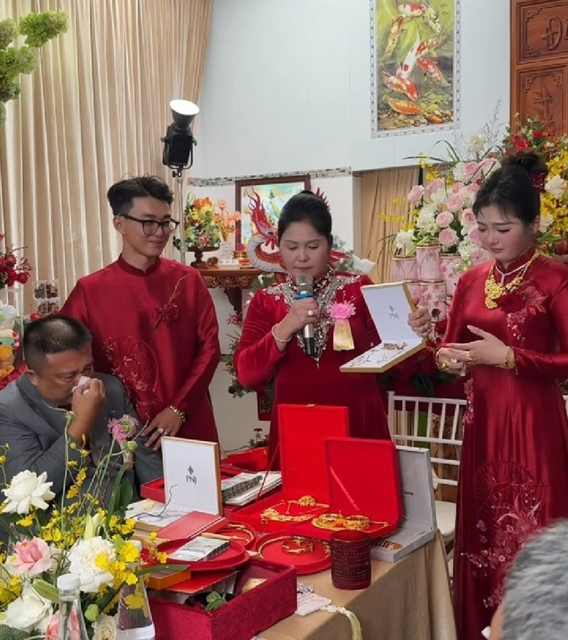 Cô dâu Cà Mau nhận hồi môn 25 cây vàng và 100 con chồn hương