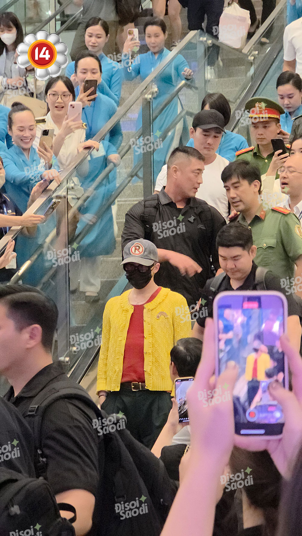 G-Dragon tại sân bay Nội Bài