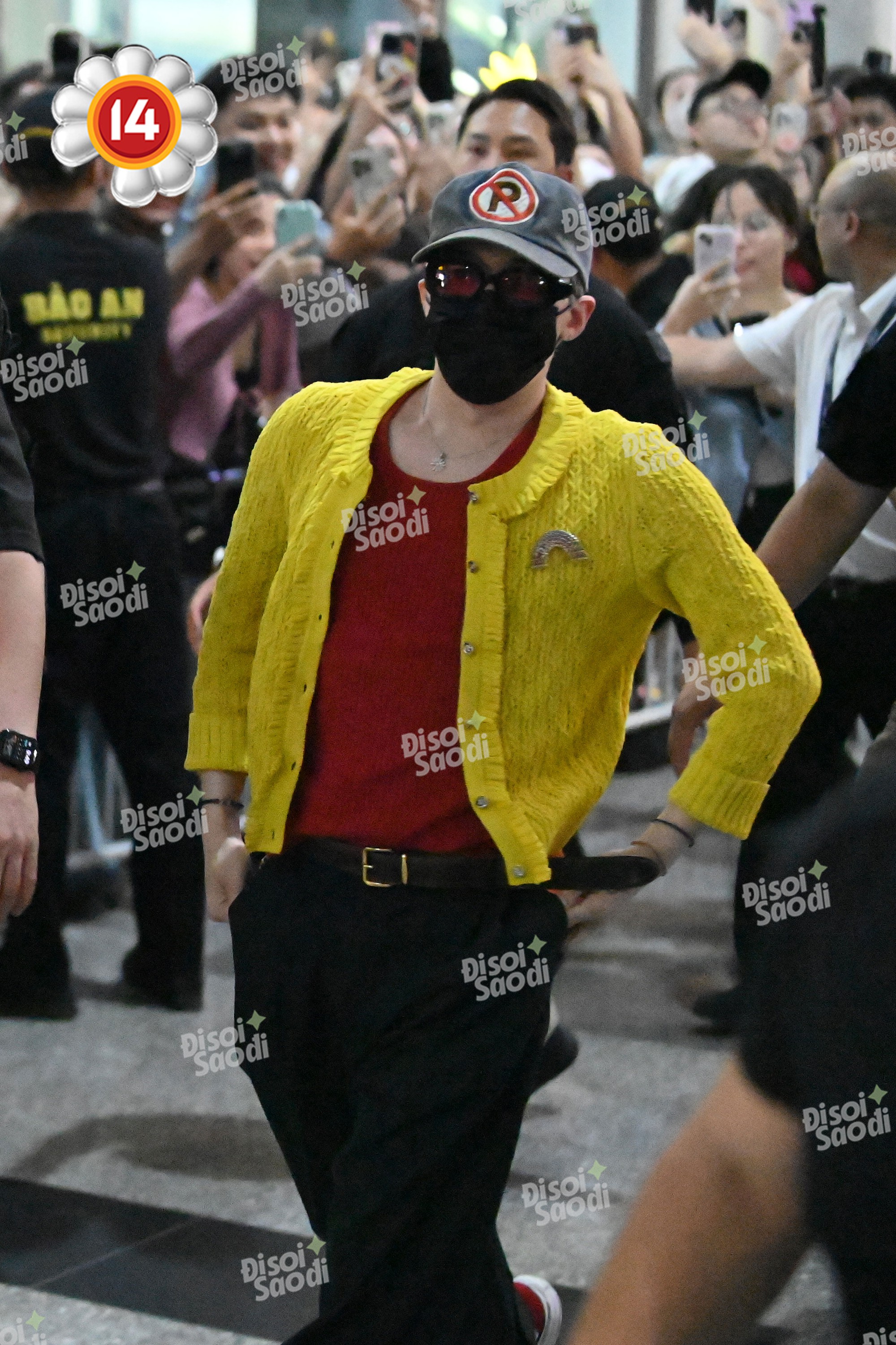 G-Dragon tại sân bay Nội Bài