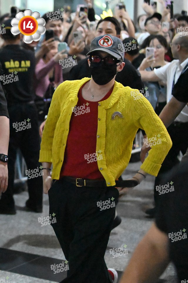 G-Dragon tại sân bay Nội Bài