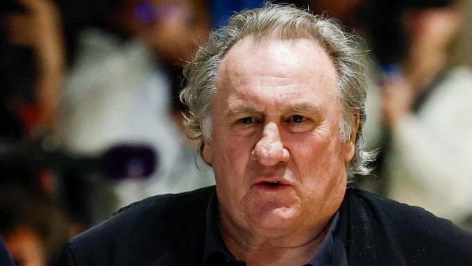 Gérard Depardieu xuất hiện ở Tòa án Paris hôm 24/3.