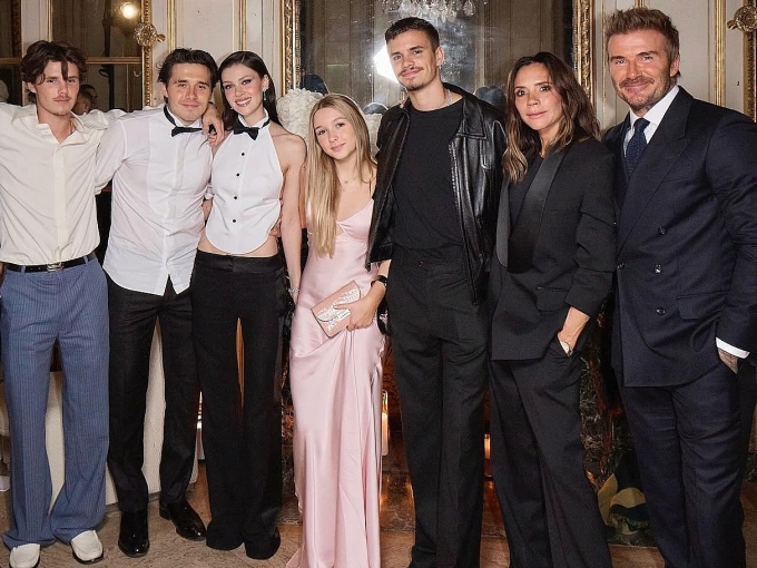Các thành viên trong gia đình Beckham tại một sự kiện thời trang.