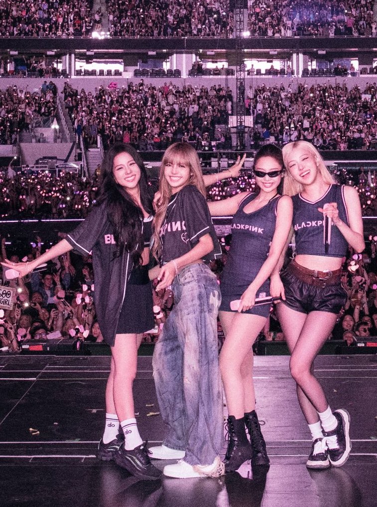 Rosé và Bruno Mars trên sân khấu