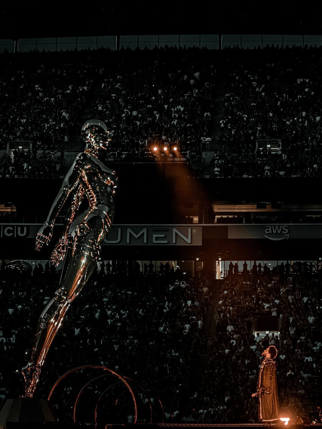 Người yêu cũ Selena Gomez biến concert thành 'đại lễ hiến tế', vé lên tới 100 triệu khán giả vẫn tranh nhau- Ảnh 2.