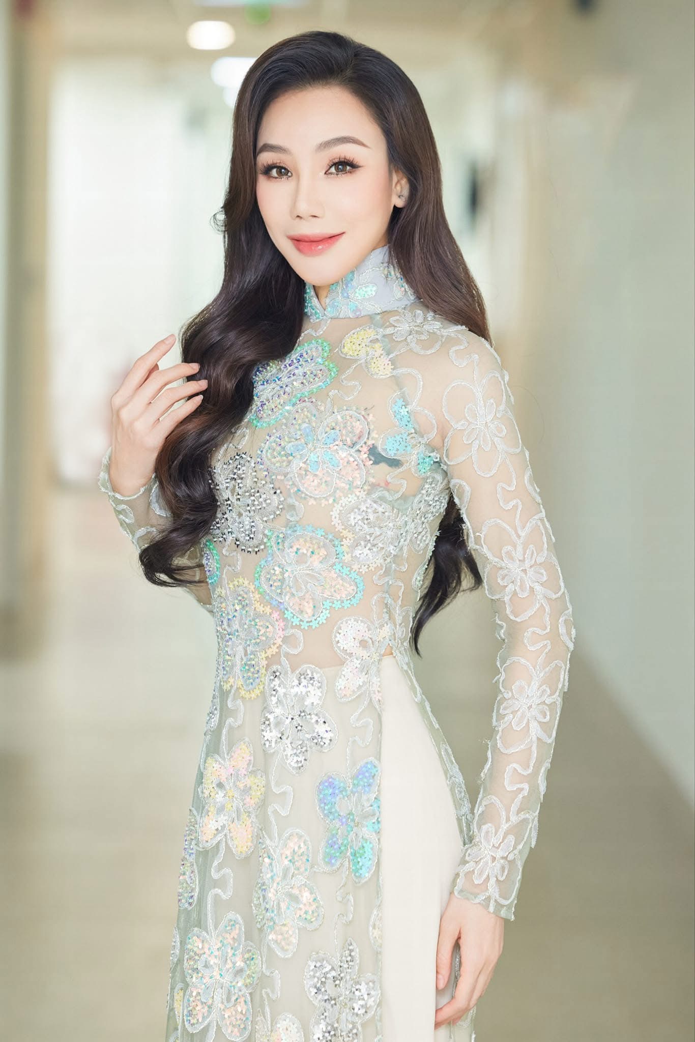 Hồ Quỳnh Hương, Thiều Bảo Trâm lần đầu đứng chung sân khấu, kêu gọi 'chung tay vì trẻ em'- Ảnh 2.