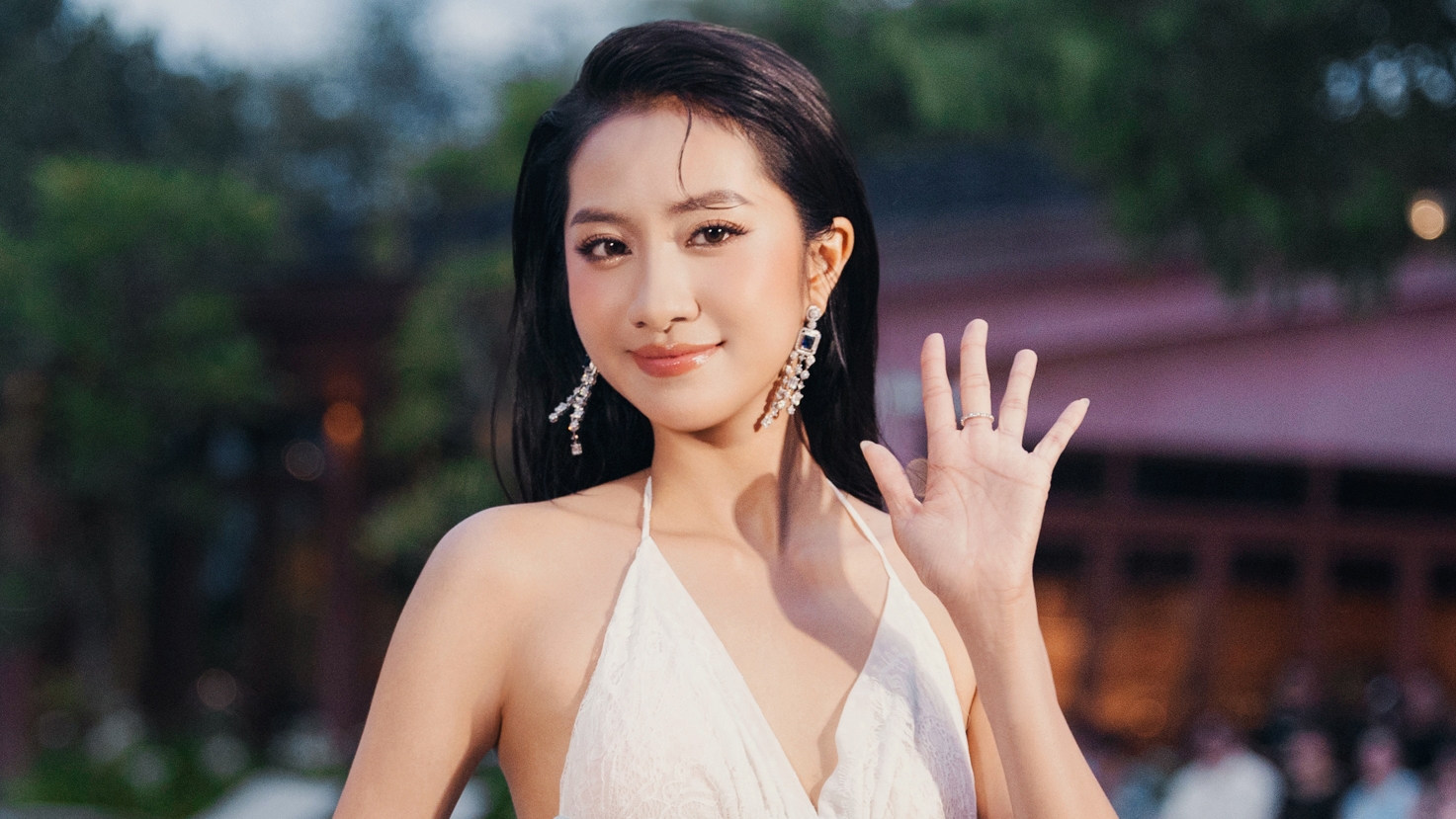 Hoa hậu Hà Trúc Linh lần đầu diễn mở màn show thời trang