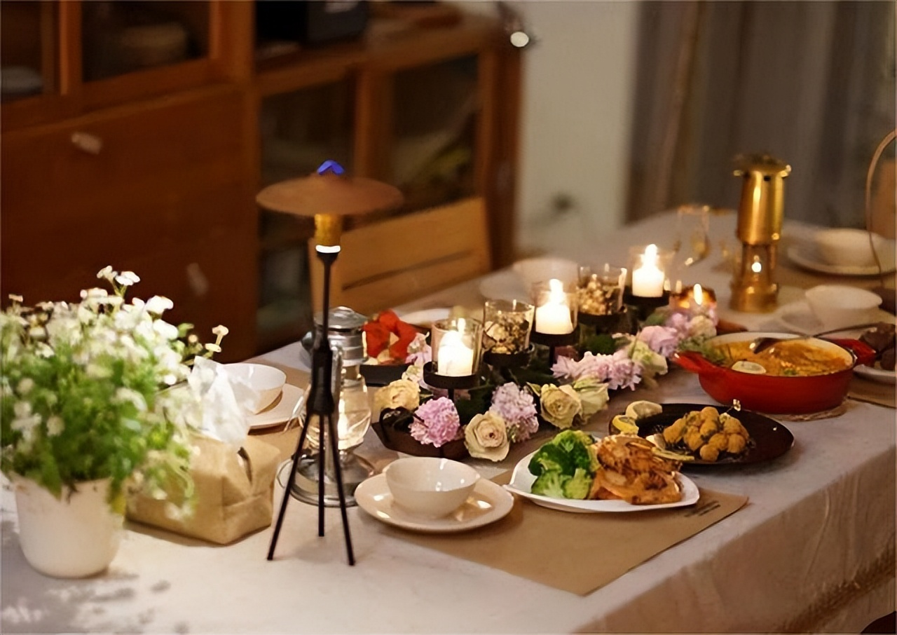 Người mẹ đơn thân 50 tuổi sống hạnh phúc trong biệt thự 300m²: 