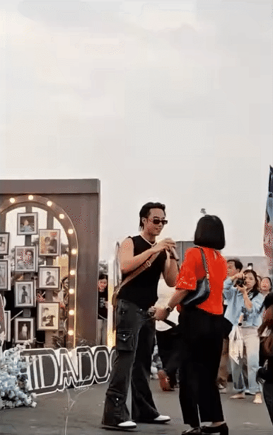Khoảnh khắc Hải Đăng Doo bị mẹ mắng giữa hàng trăm fan