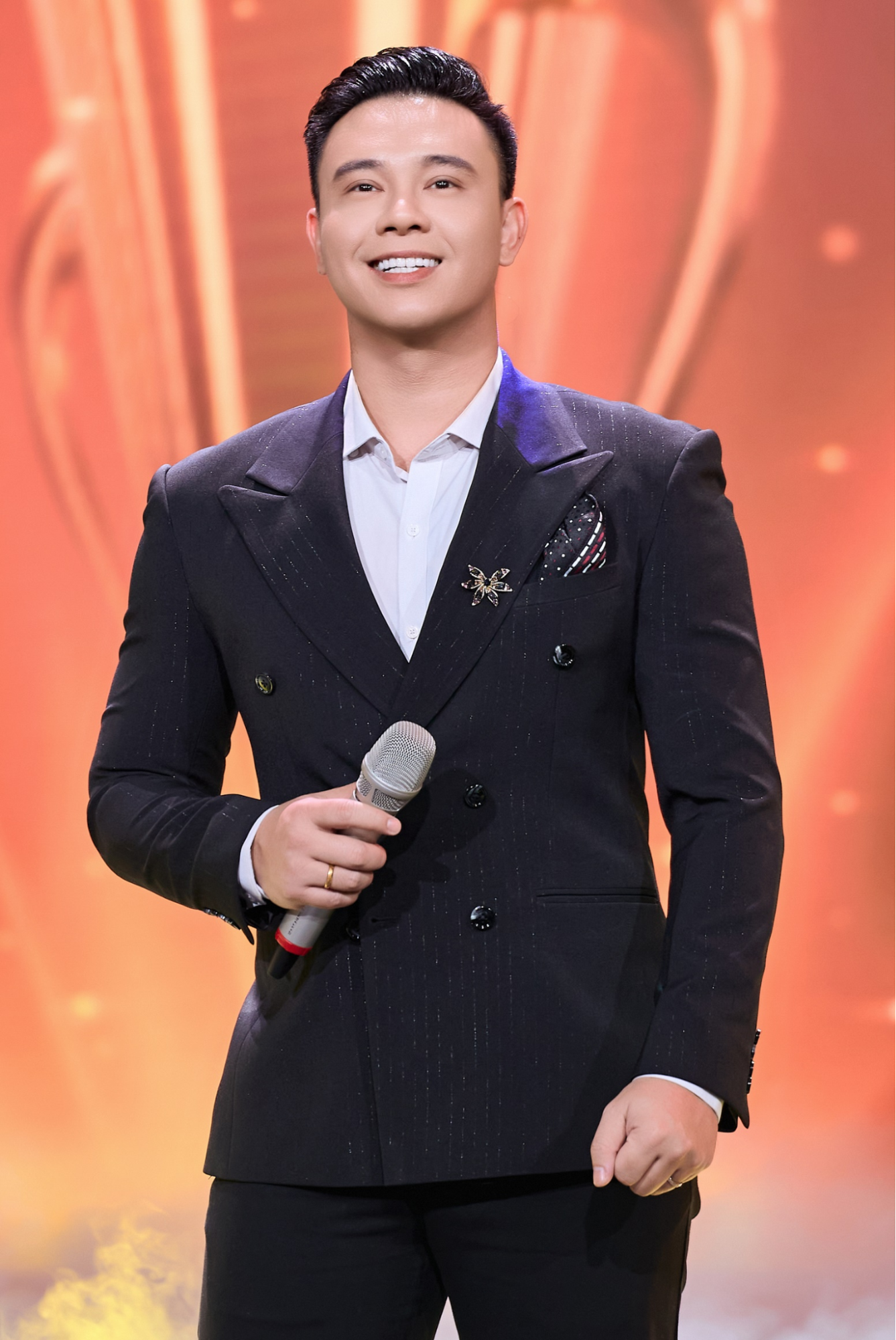 Ca sĩ tài năng với bản hit 3 tỷ lượt xem: Hành trình từ Top 3 Vietnam Idol đến những thử thách trong sự nghiệp - Ảnh 9.