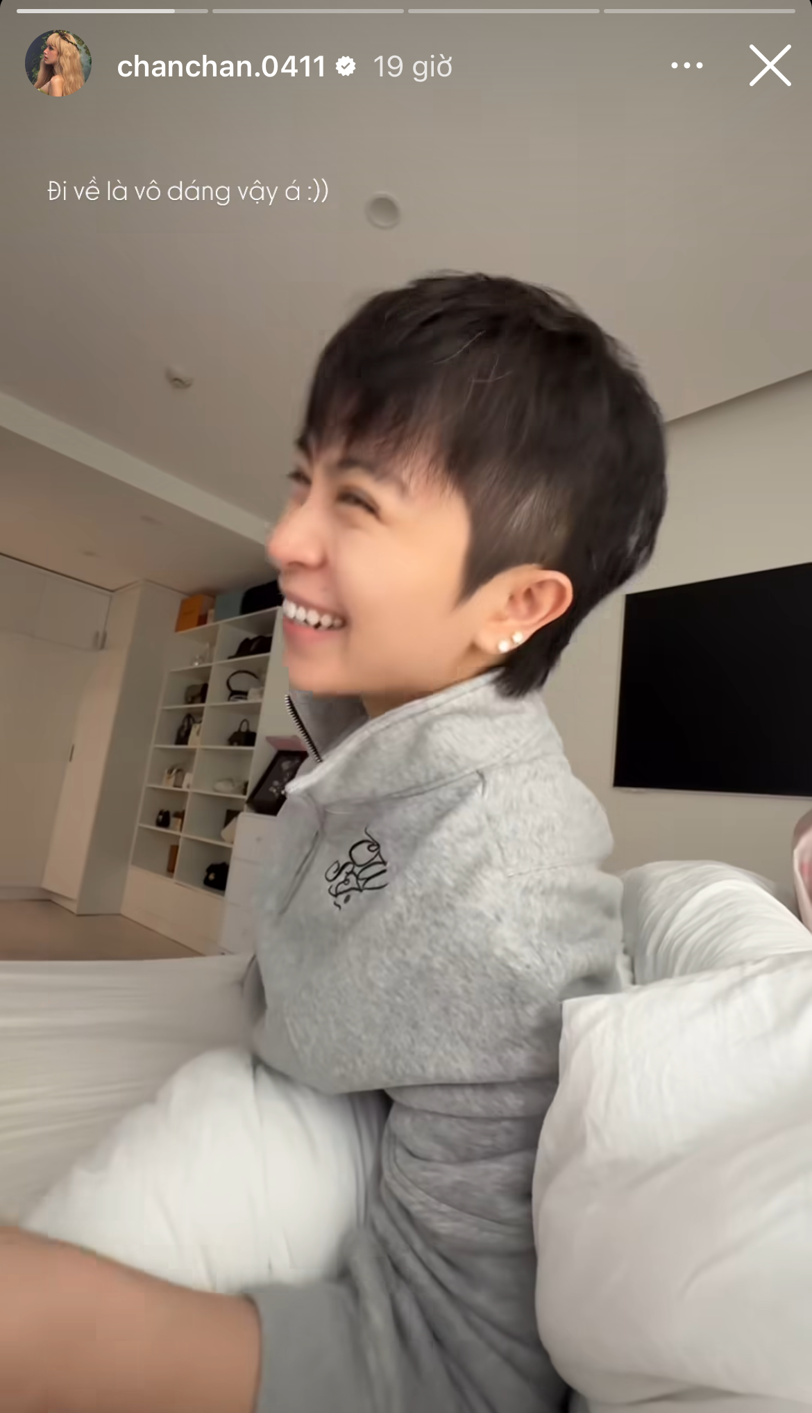Gil Lê gây chú ý với bàn tay bầm tím khi xuất hiện cùng Xoài Non- Ảnh 2.