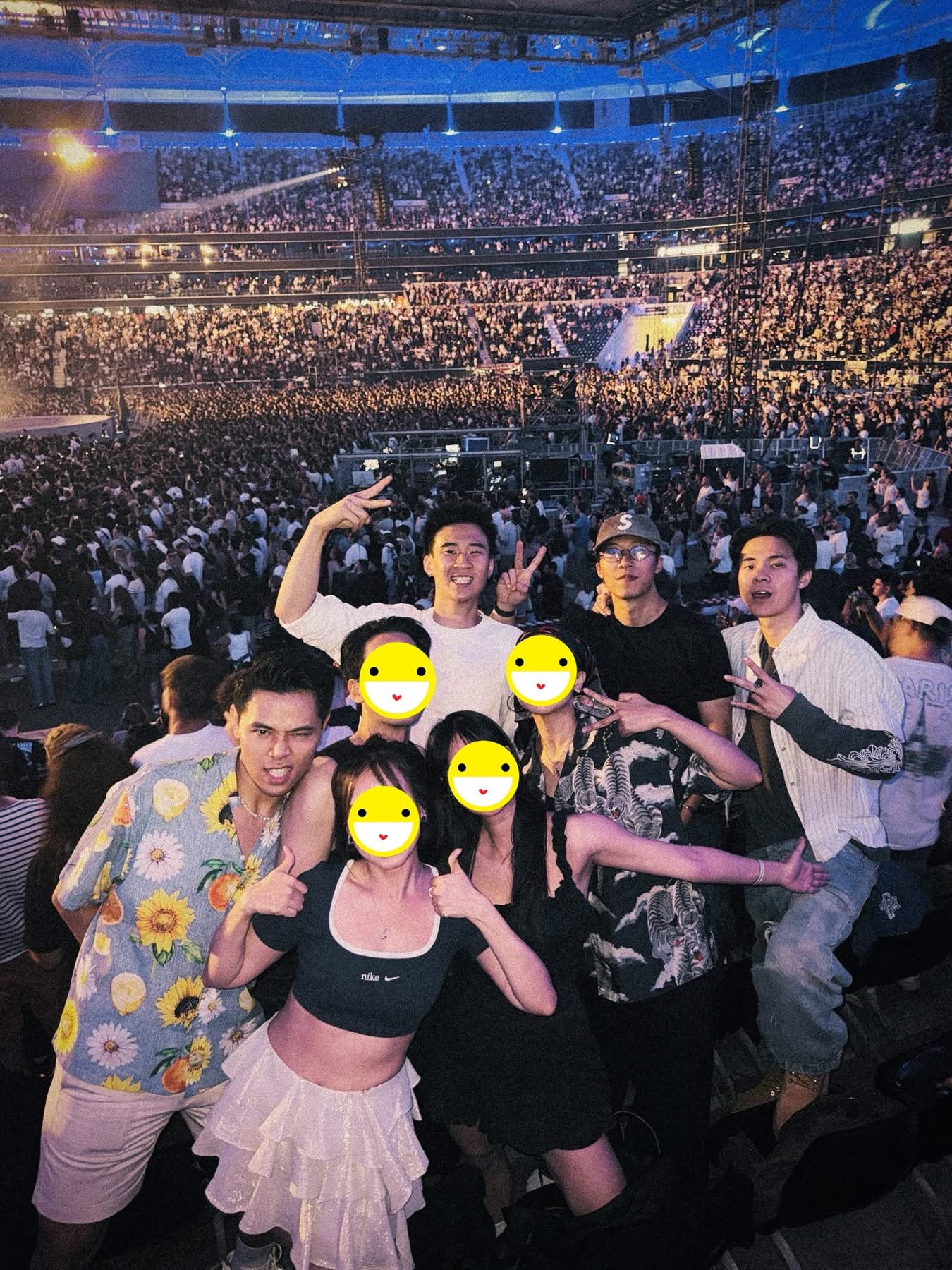 Cảnh tượng kinh hoàng bên trong concert - nơi TikToker và cặp song sinh đã đến xem trước khi thảm kịch xảy ra- Ảnh 3.