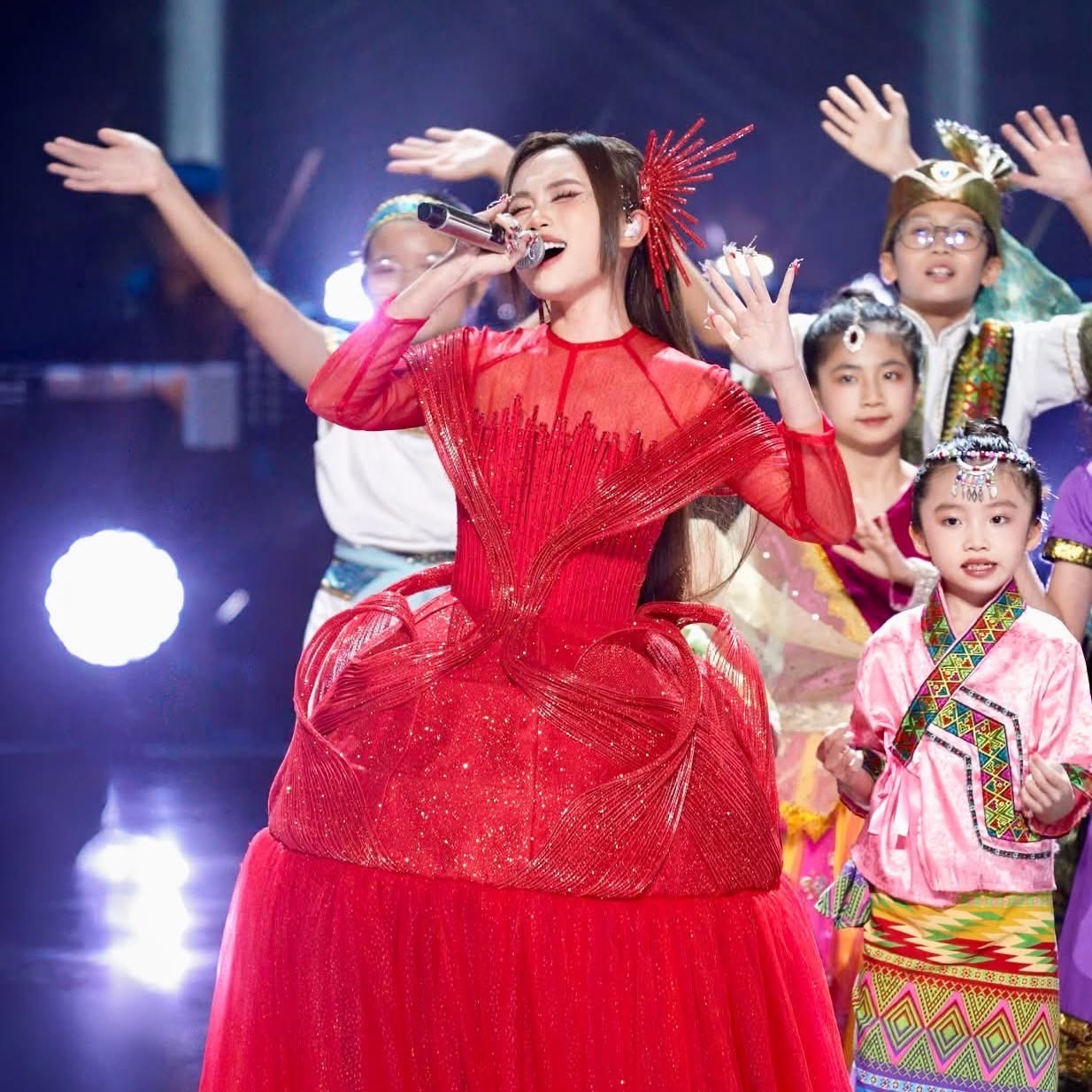 Phản ứng bất ngờ của Phương Mỹ Chi khi đồng đội bị loại, nghi vấn lục đục nội bộ dâng cao?- Ảnh 4.