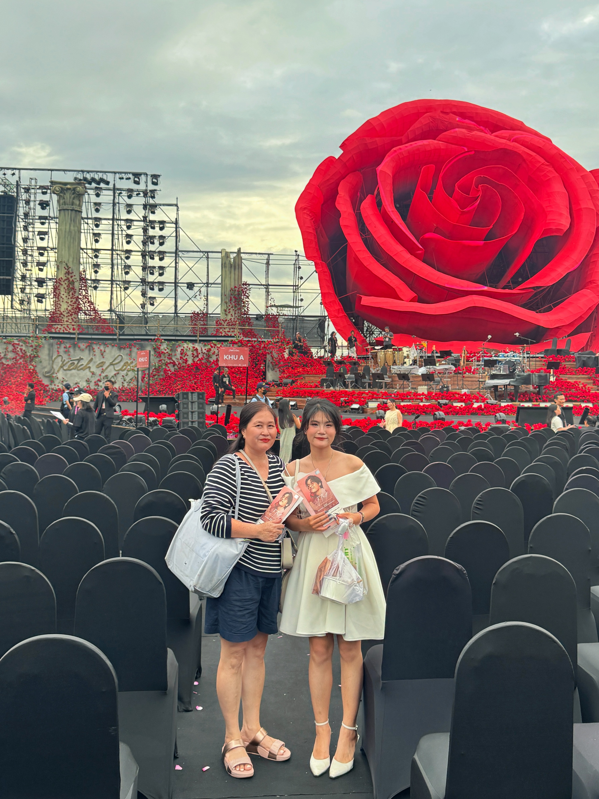 Khi mẹ con cùng 'tần số': Tâm sự chuyện thất tình, rủ nhau đi concert- Ảnh 3.