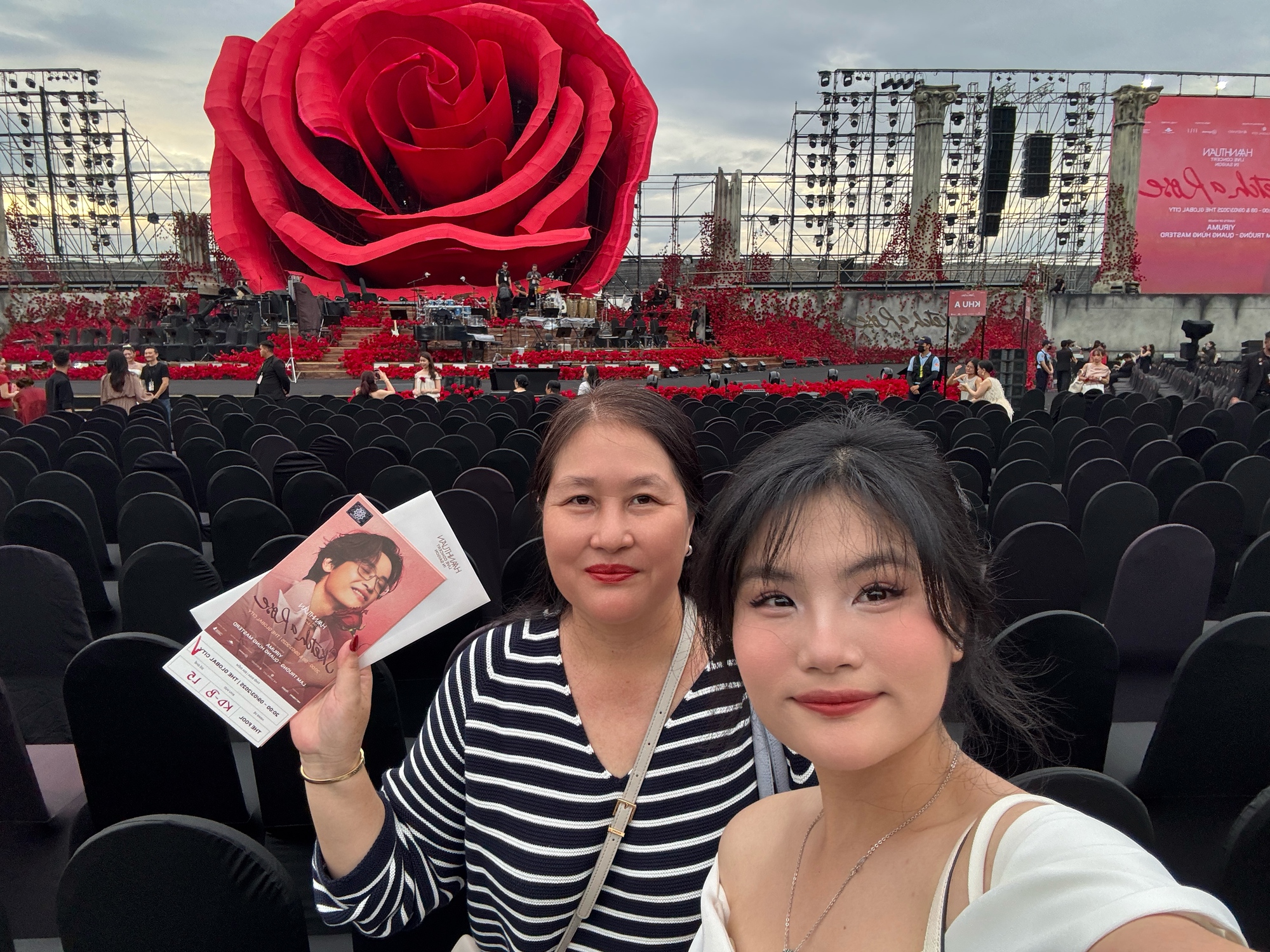 Khi mẹ con cùng 'tần số': Tâm sự chuyện thất tình, rủ nhau đi concert- Ảnh 2.