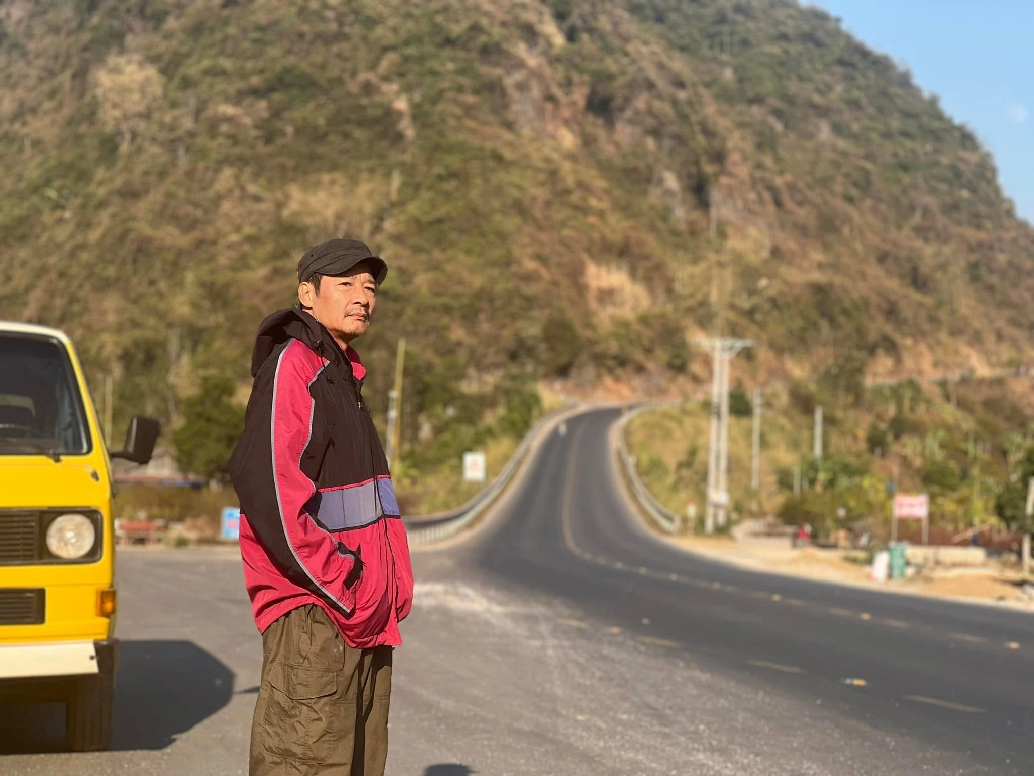 Cuộc sống của ‘vua bãi rác’ Võ Hoài Nam bên vợ kém 12 tuổi - Ảnh 4.