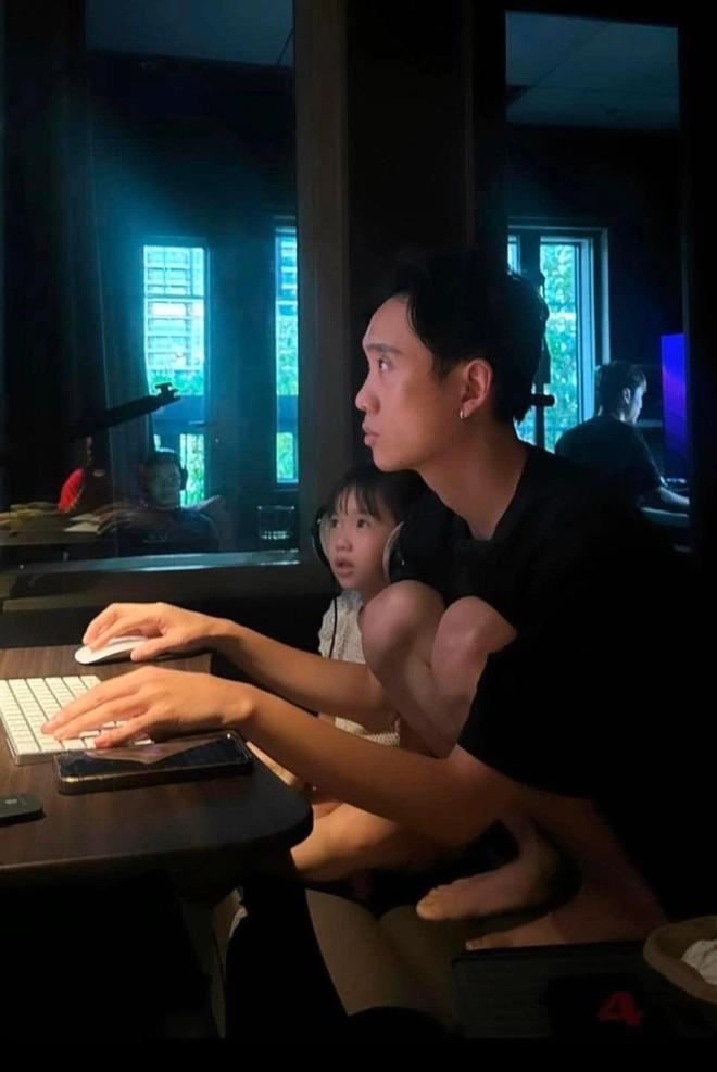 Hình ảnh JustaTee trong phòng thu
