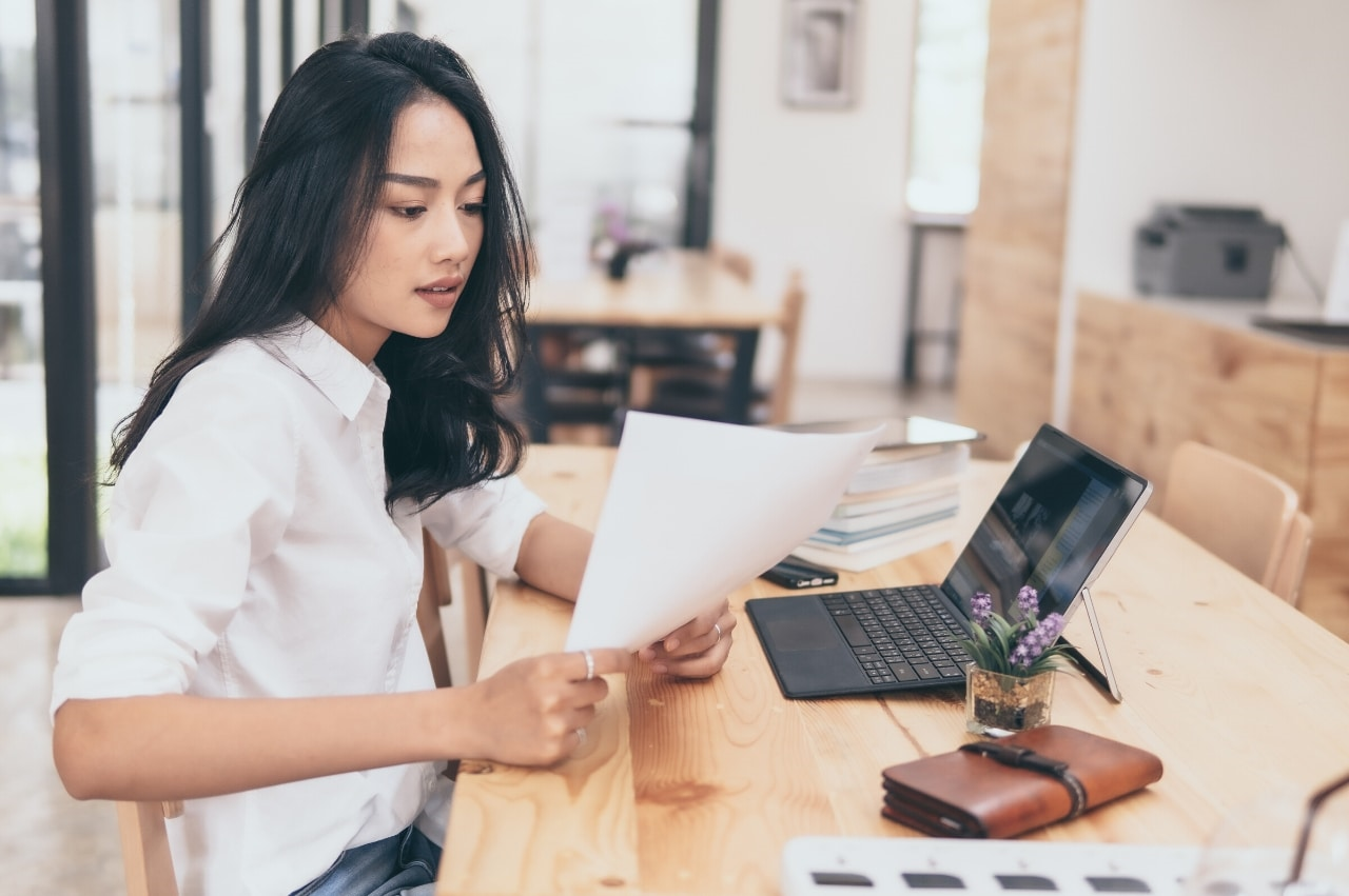 10 Hành Vi Cần Tránh Tại Nơi Làm Việc: Những Điều Người EQ Thấp Thường Làm Khiến Đồng Nghiệp Bực Dọc - Ảnh 2.