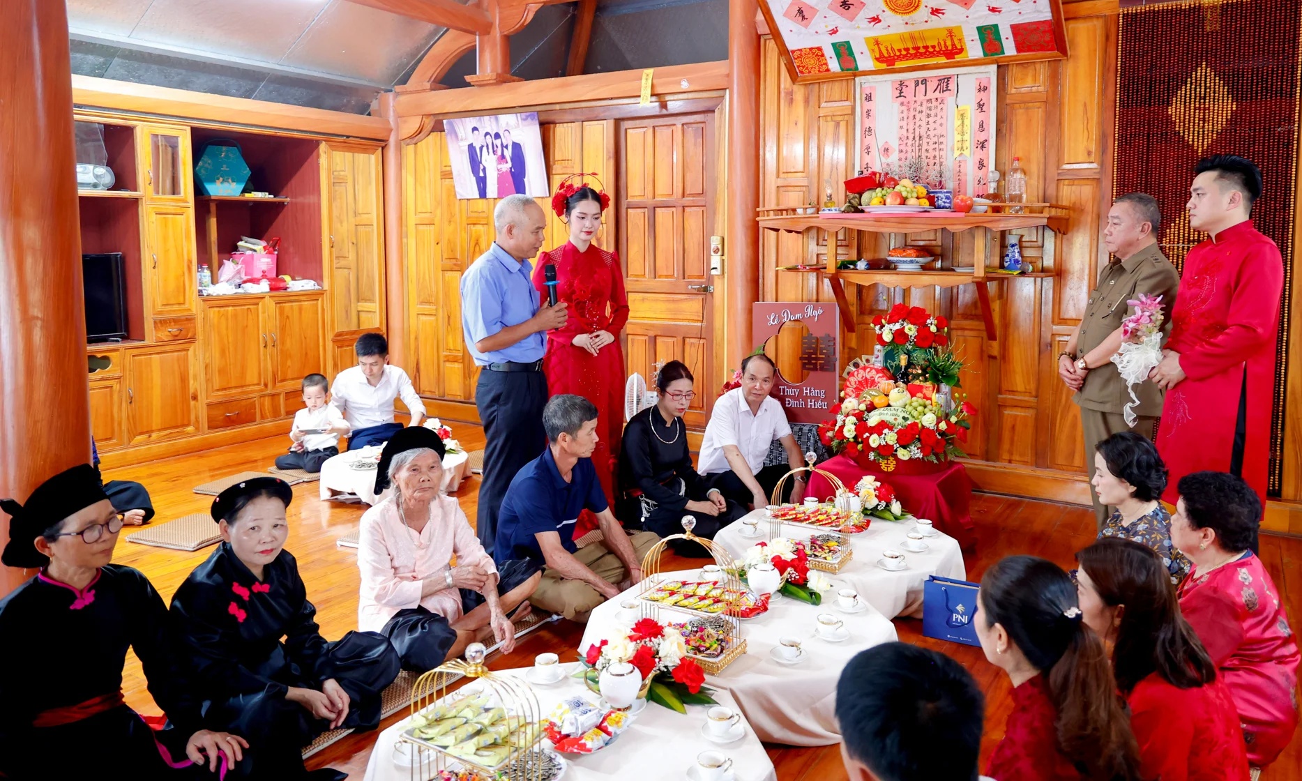 Lễ dạm ngõ của Hoa hậu Nông Thúy Hằng