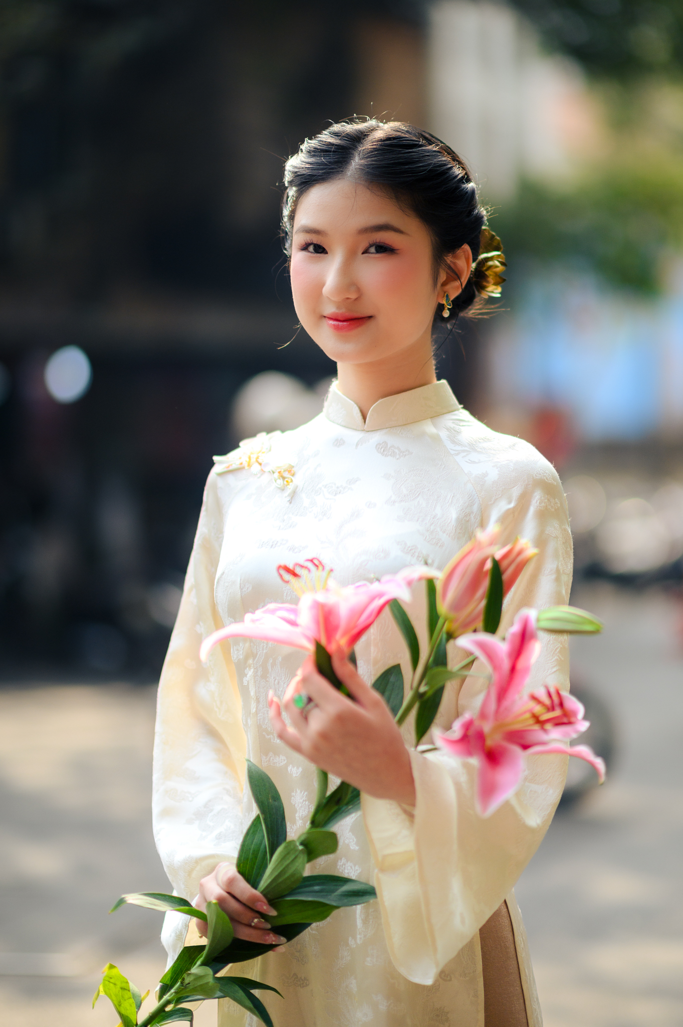 Nàng Mơ gây chú ý